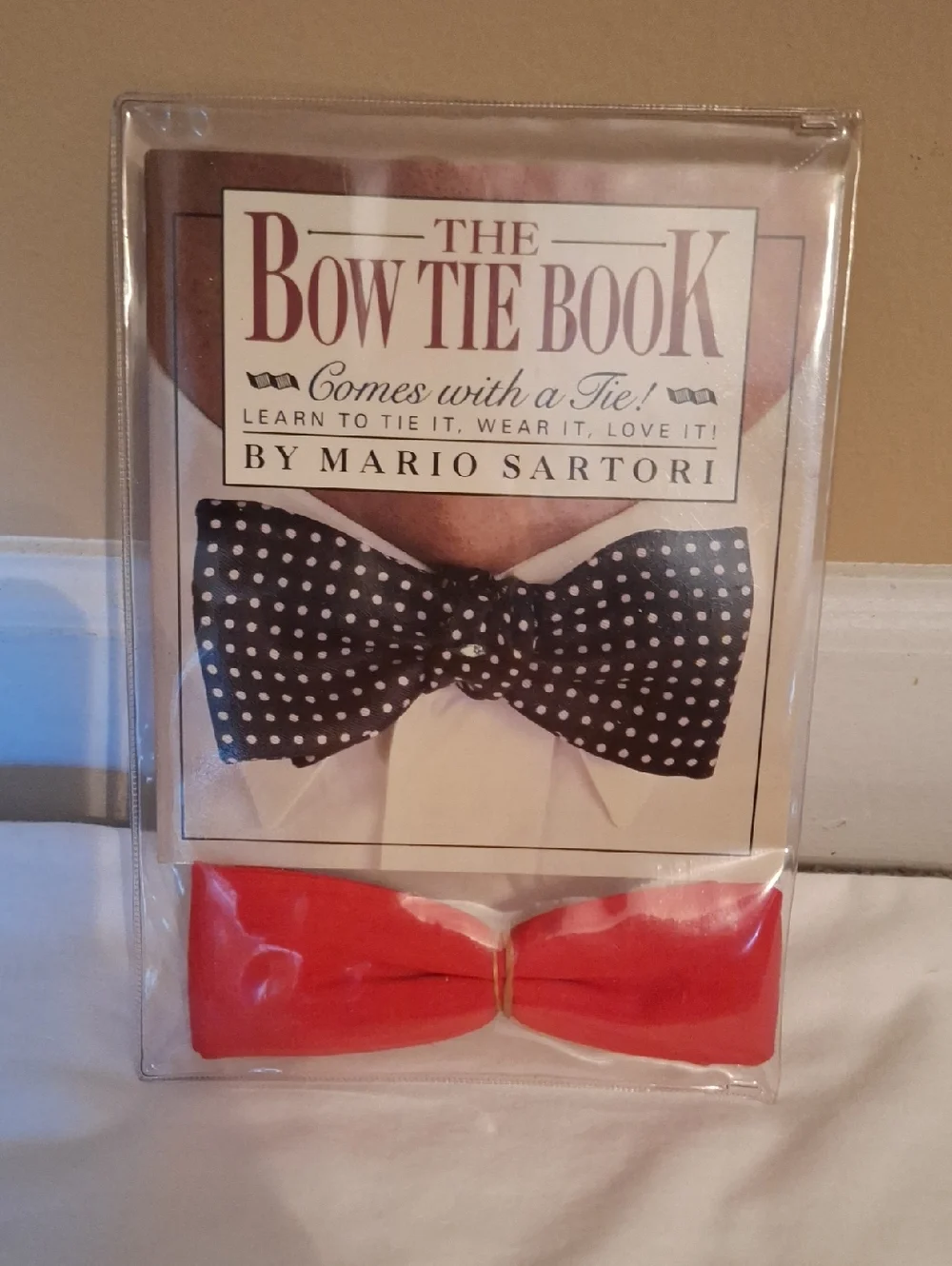 The Bow Tie Book by Mario Sartori with Red Bow Tie - Picture 1 of 2